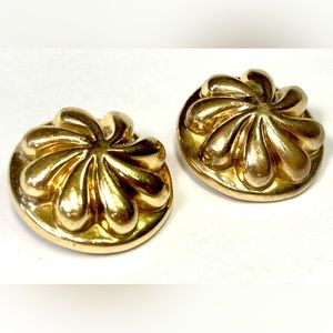 Vintage 90s Steve Vaubel Gold Tone Round Dome Disc Starburst Swirl Clip Earrings
